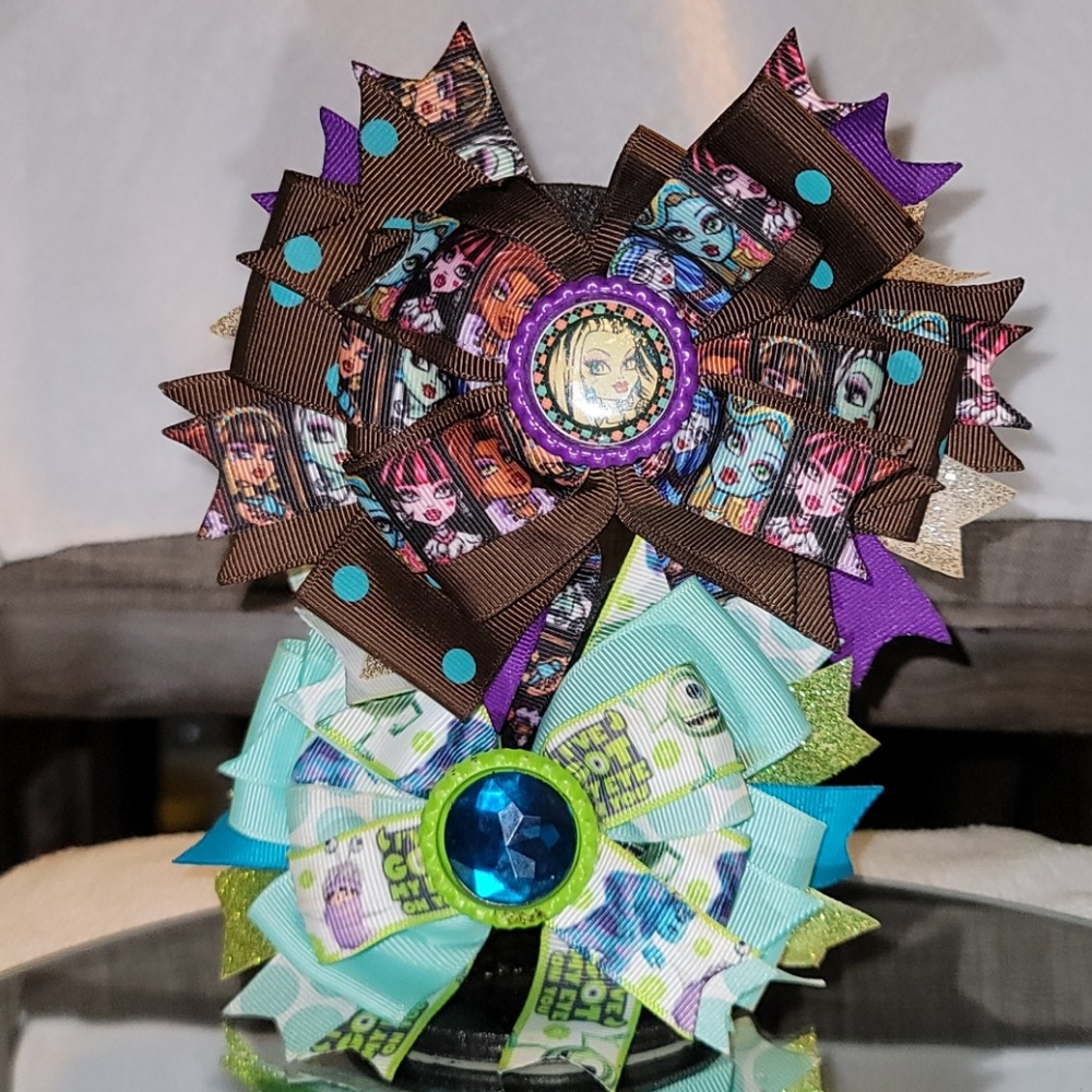 A set of 2  Halloween girls hair bows 🎃